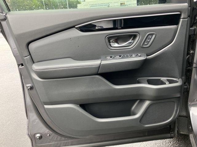 new 2025 Honda Pilot car, priced at $47,950
