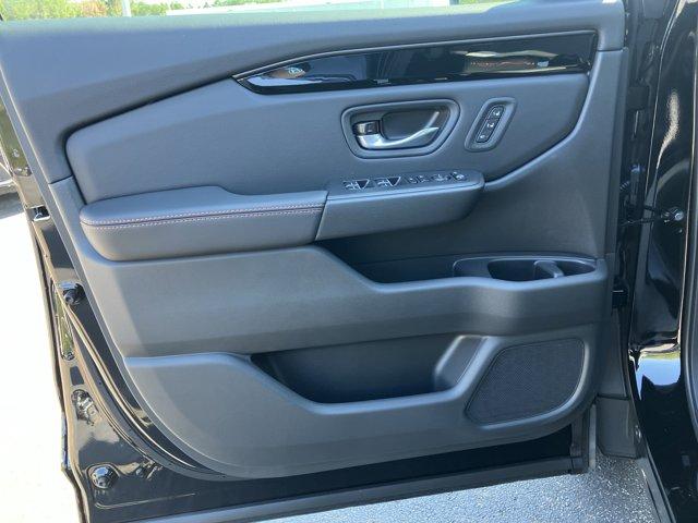 new 2025 Honda Pilot car, priced at $48,640