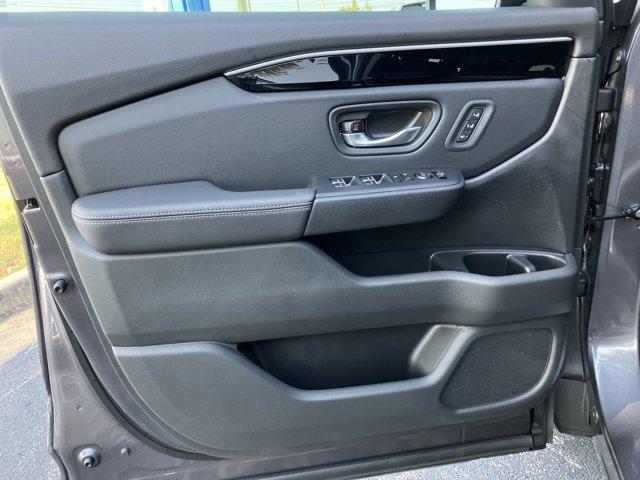 new 2025 Honda Pilot car, priced at $48,635