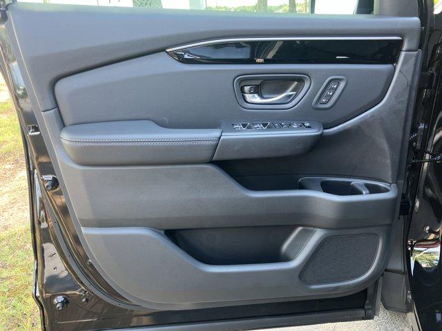 new 2025 Honda Pilot car, priced at $50,302