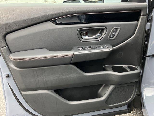 new 2025 Honda Pilot car, priced at $48,782