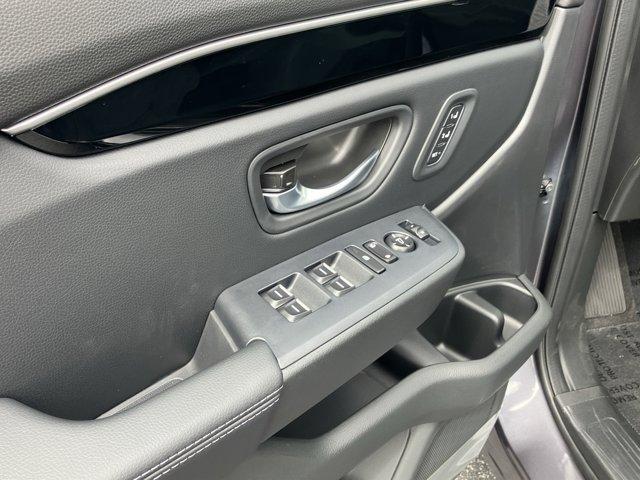 new 2025 Honda Pilot car, priced at $48,540