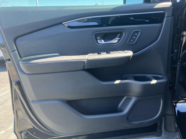 new 2025 Honda Pilot car, priced at $42,950