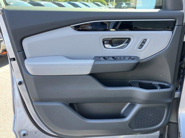 new 2025 Honda Pilot car, priced at $48,540