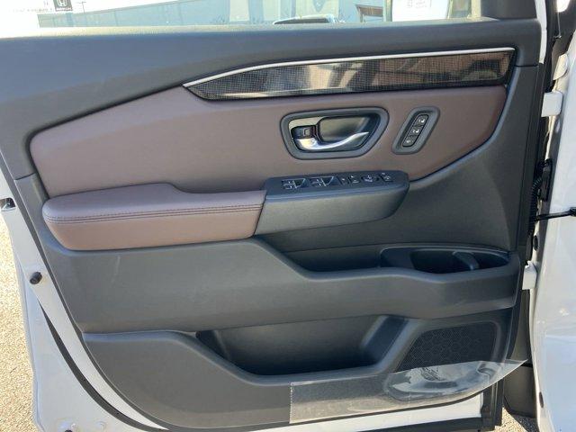new 2025 Honda Pilot car, priced at $53,985