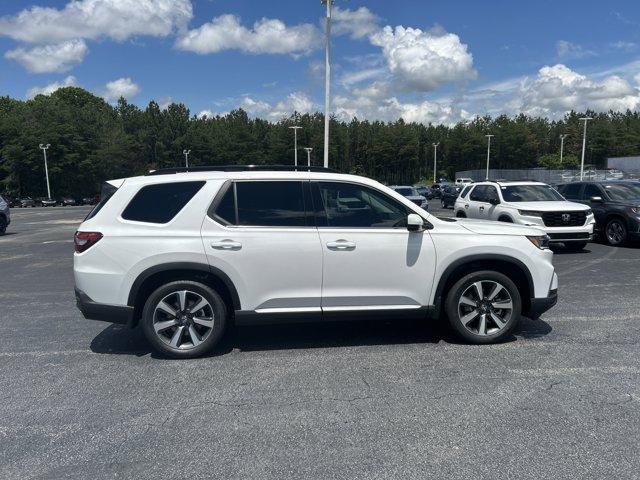 new 2025 Honda Pilot car, priced at $48,405