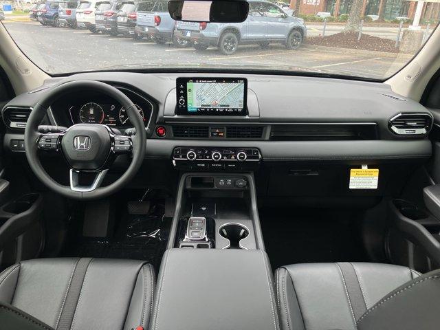 new 2025 Honda Pilot car, priced at $51,039