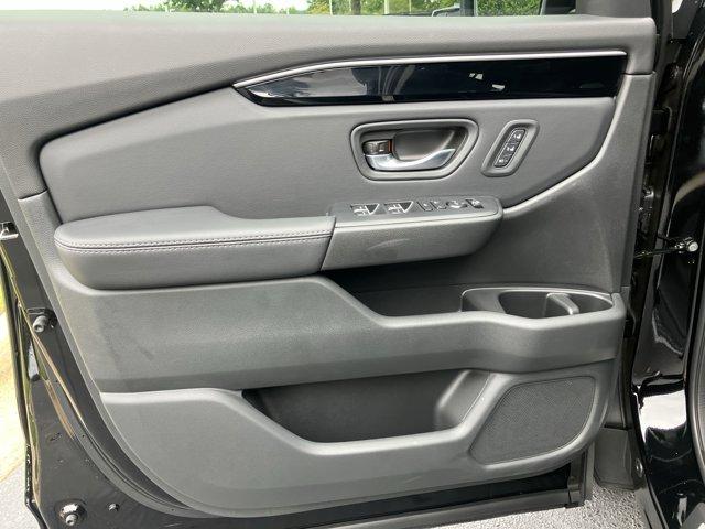 new 2025 Honda Pilot car, priced at $51,039