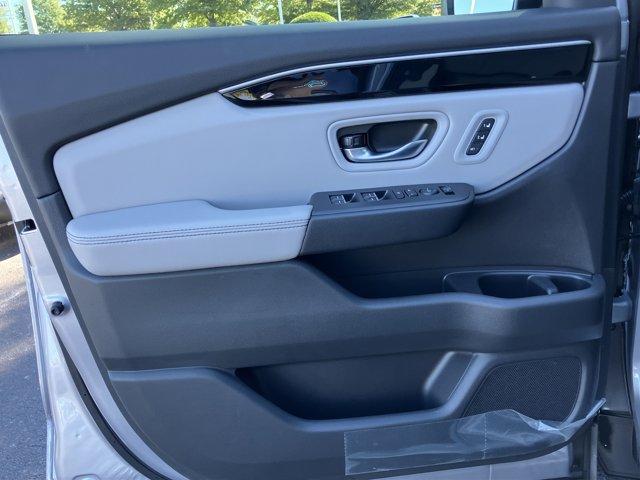 new 2025 Honda Pilot car, priced at $48,540