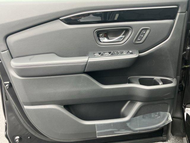 new 2025 Honda Pilot car, priced at $49,158