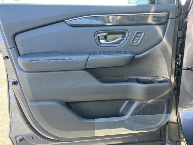 new 2025 Honda Pilot car, priced at $46,950