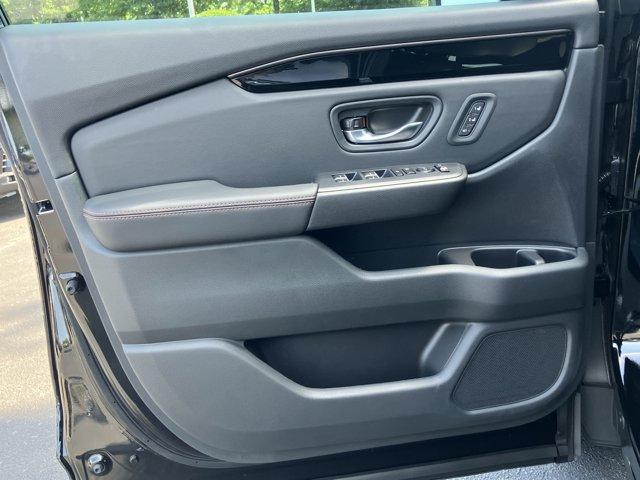 new 2025 Honda Pilot car, priced at $48,350