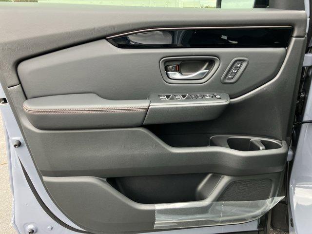 new 2025 Honda Pilot car, priced at $49,072