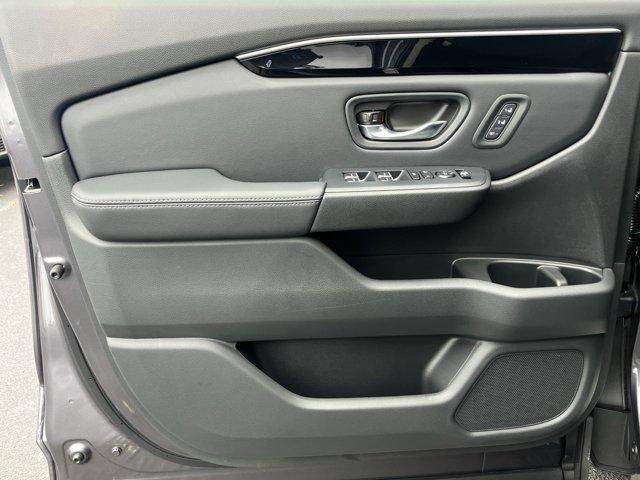 new 2025 Honda Pilot car, priced at $46,545