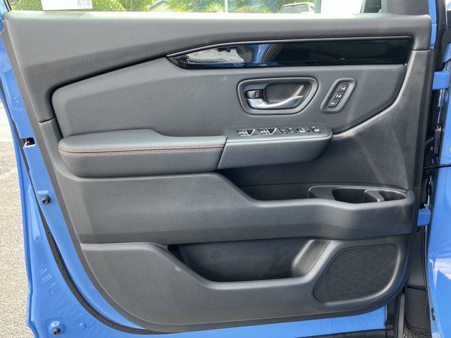 new 2025 Honda Pilot car, priced at $48,782