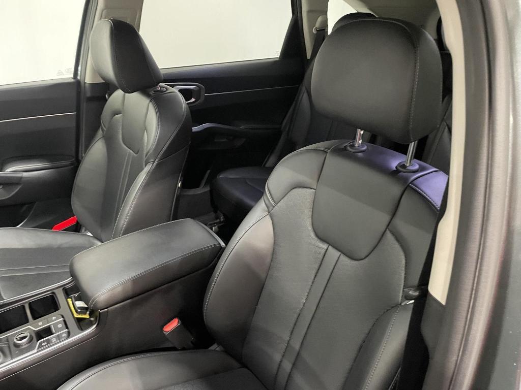 used 2023 Kia Sorento car, priced at $31,400