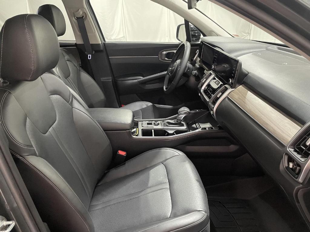used 2023 Kia Sorento car, priced at $31,400