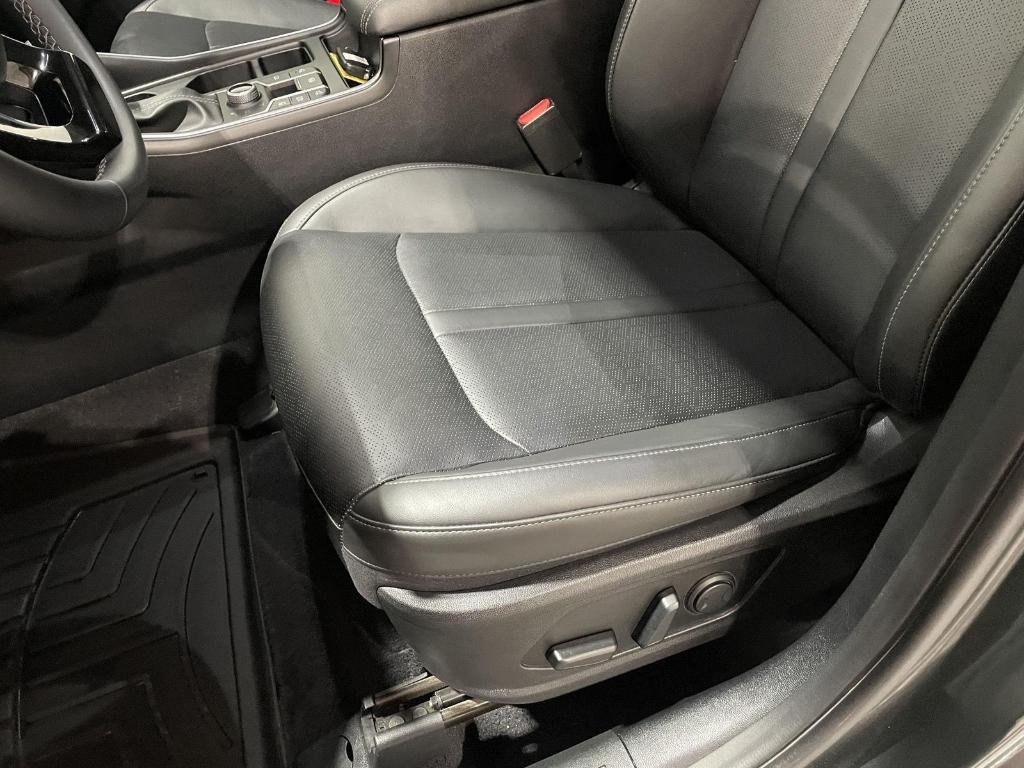 used 2023 Kia Sorento car, priced at $31,400