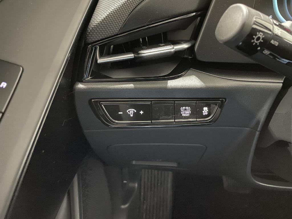 used 2025 Kia Niro car, priced at $26,550
