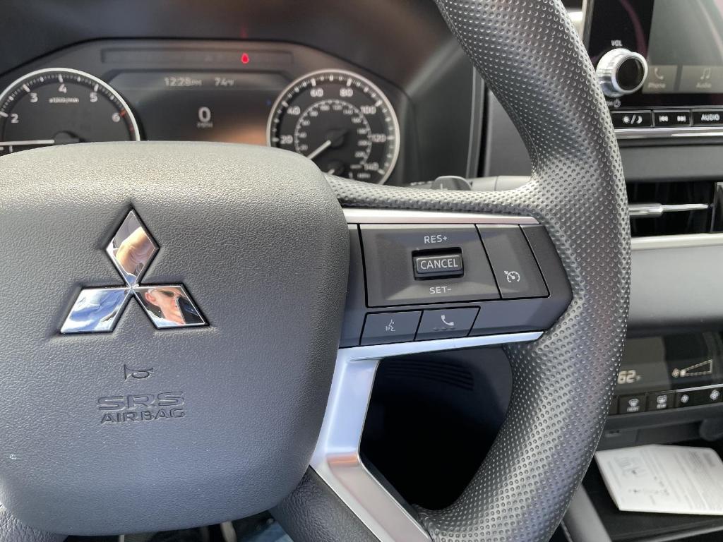 new 2024 Mitsubishi Outlander car, priced at $32,577