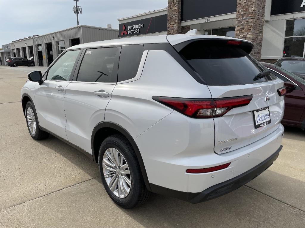 new 2024 Mitsubishi Outlander car, priced at $30,500