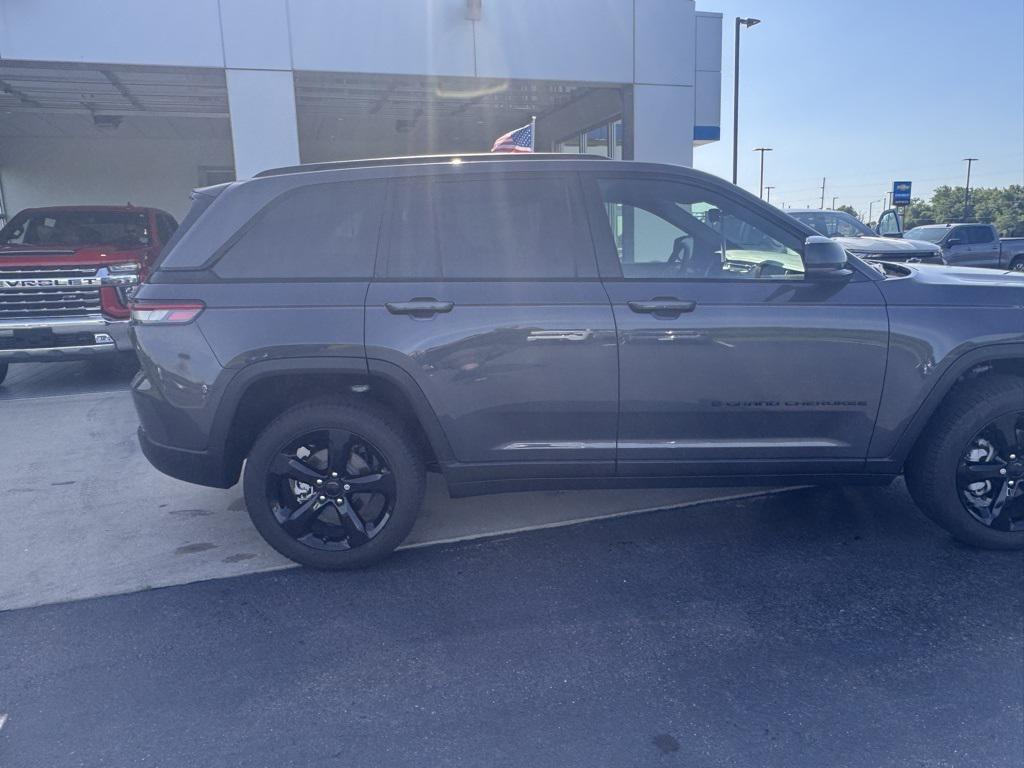 used 2024 Jeep Grand Cherokee car, priced at $40,923