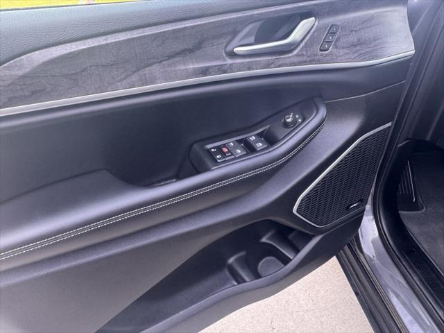 used 2024 Jeep Grand Cherokee car, priced at $43,988
