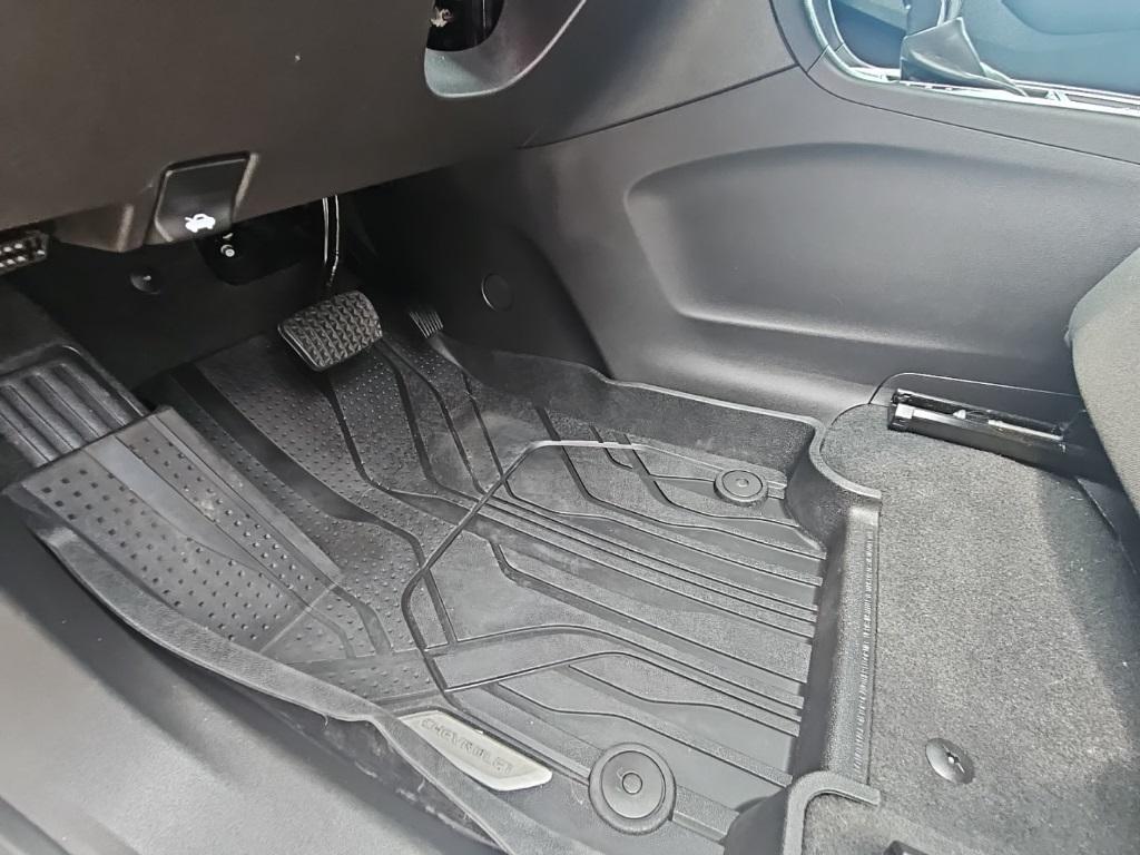 used 2023 Chevrolet Equinox car, priced at $25,988