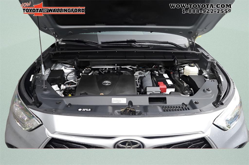 used 2022 Toyota Highlander car, priced at $38,625