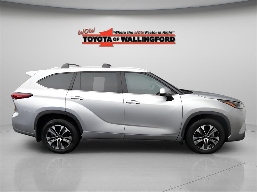 used 2022 Toyota Highlander car, priced at $38,625