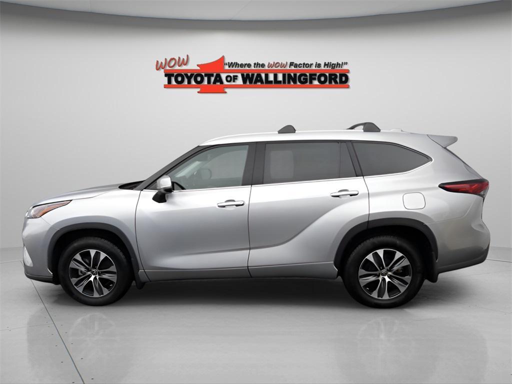 used 2022 Toyota Highlander car, priced at $38,625