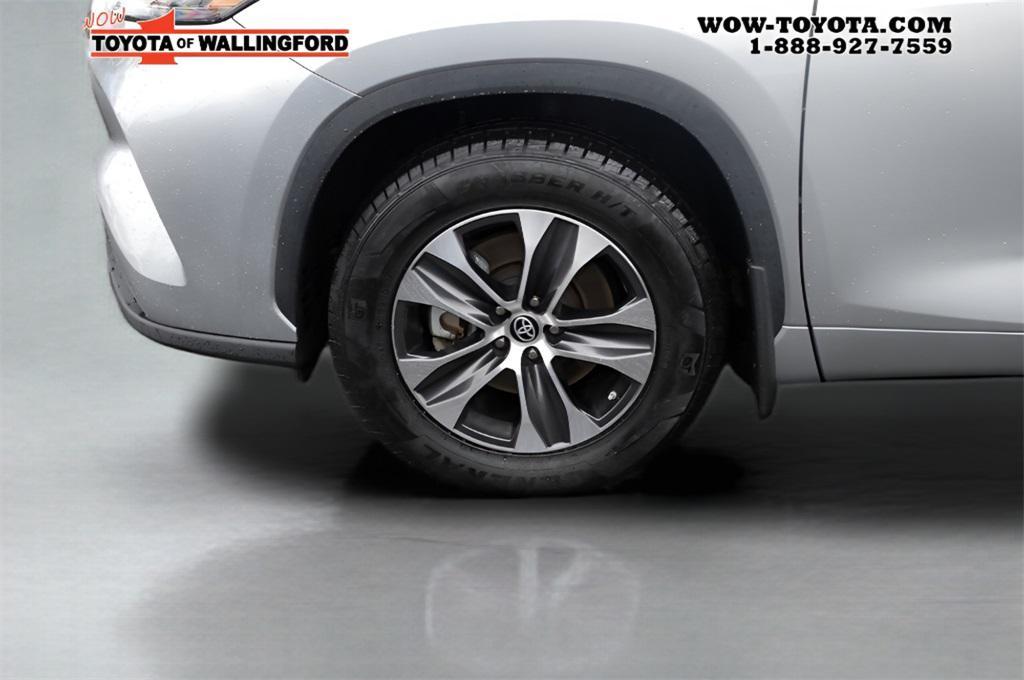 used 2022 Toyota Highlander car, priced at $38,625