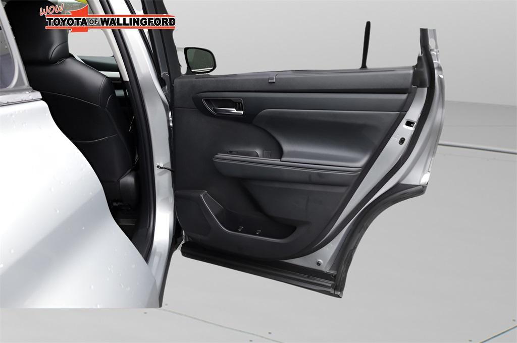 used 2022 Toyota Highlander car, priced at $38,625