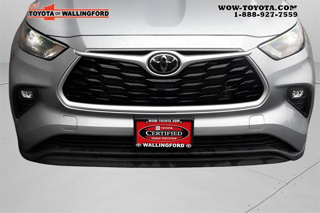 used 2022 Toyota Highlander car, priced at $38,625