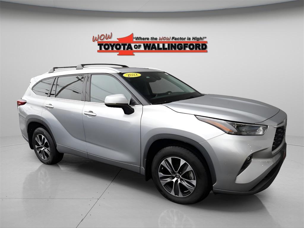 used 2022 Toyota Highlander car, priced at $38,625
