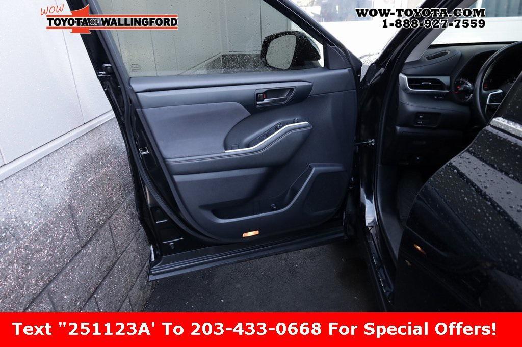 used 2022 Toyota Highlander car, priced at $29,925