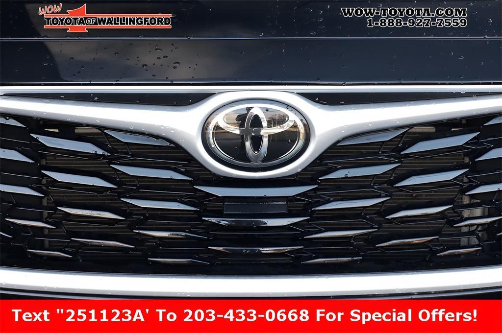 used 2022 Toyota Highlander car, priced at $29,925