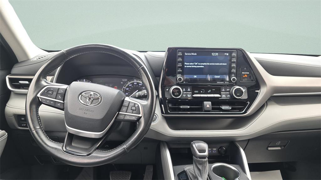 used 2022 Toyota Highlander car, priced at $27,925