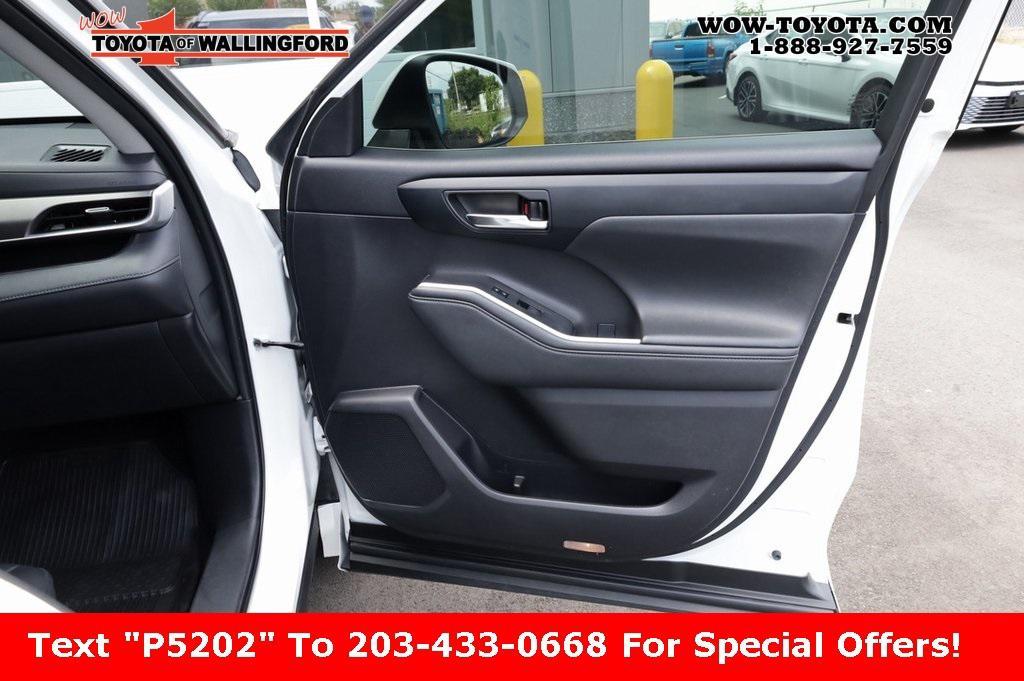 used 2021 Toyota Highlander car, priced at $33,925