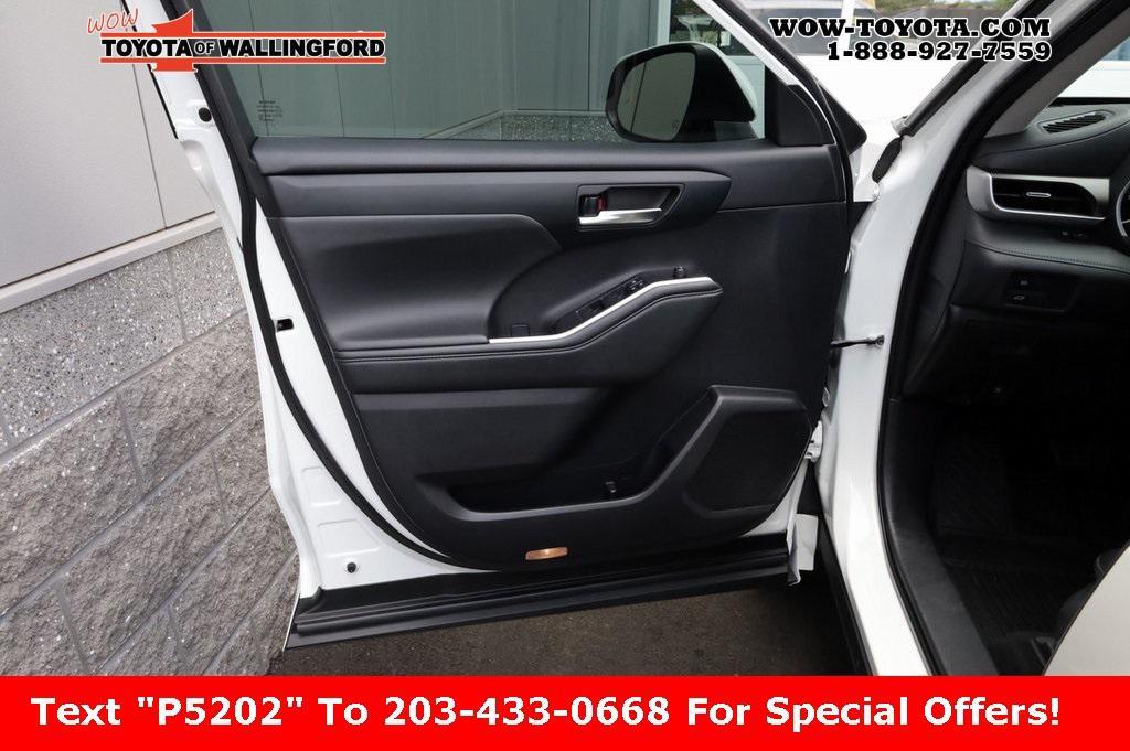 used 2021 Toyota Highlander car, priced at $33,925