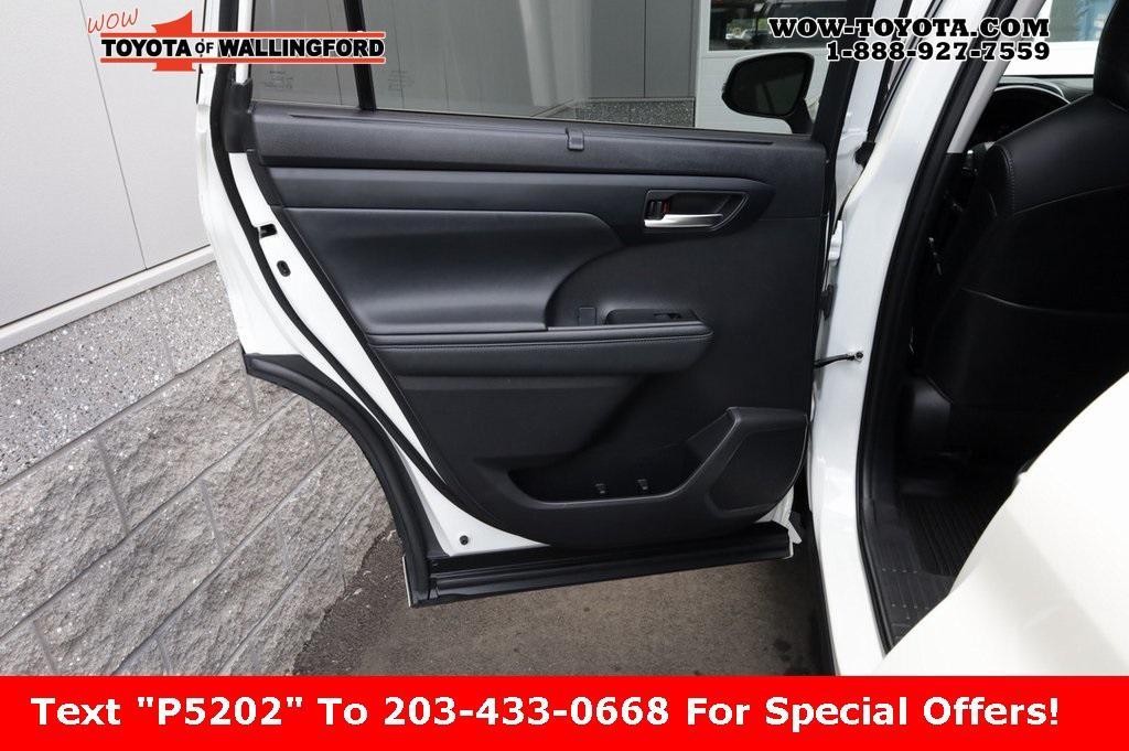 used 2021 Toyota Highlander car, priced at $33,925