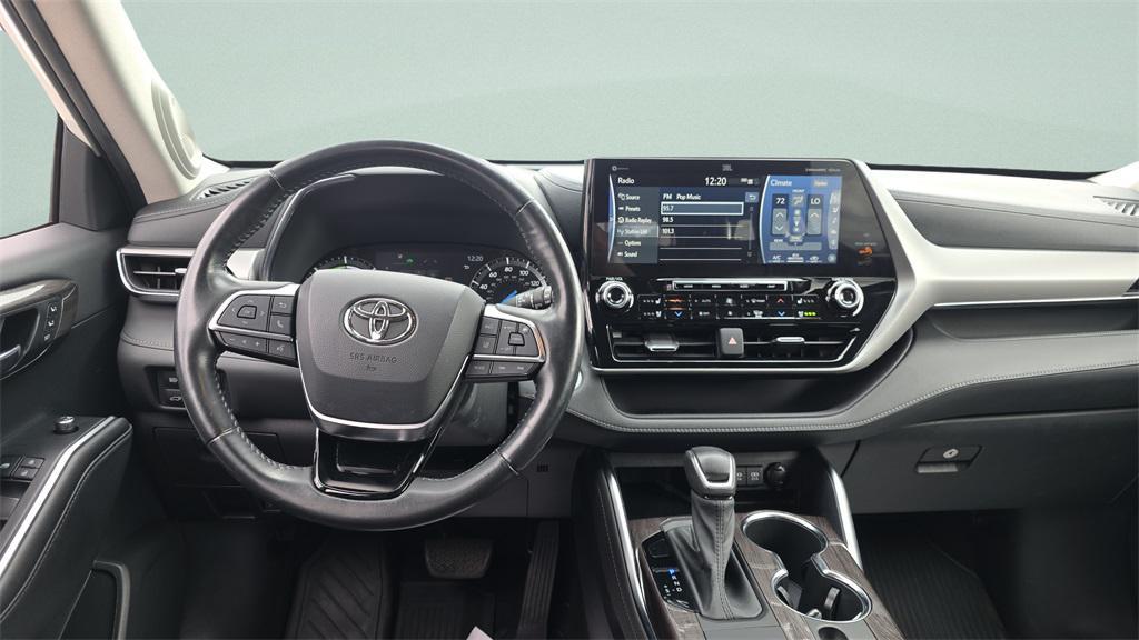 used 2021 Toyota Highlander Hybrid car, priced at $40,925