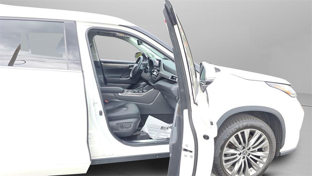 used 2021 Toyota Highlander Hybrid car, priced at $40,925