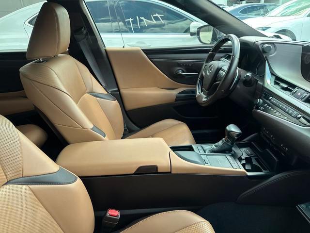 used 2019 Lexus ES 300h car, priced at $32,690