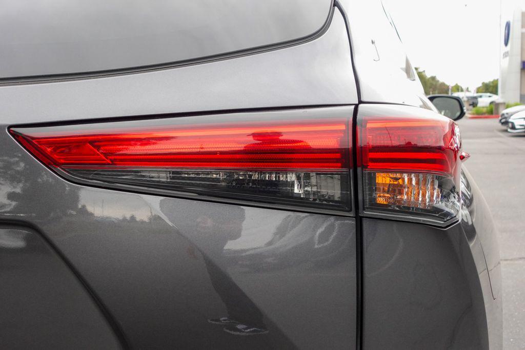 used 2023 Toyota Highlander car, priced at $35,829