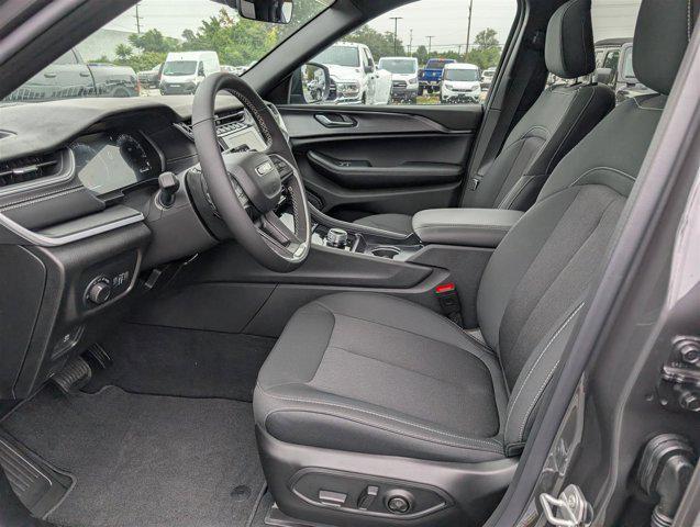 new 2025 Jeep Grand Cherokee car, priced at $35,927