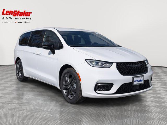 new 2026 Chrysler Pacifica car, priced at $36,687