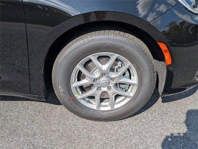 new 2026 Chrysler Pacifica car, priced at $36,106