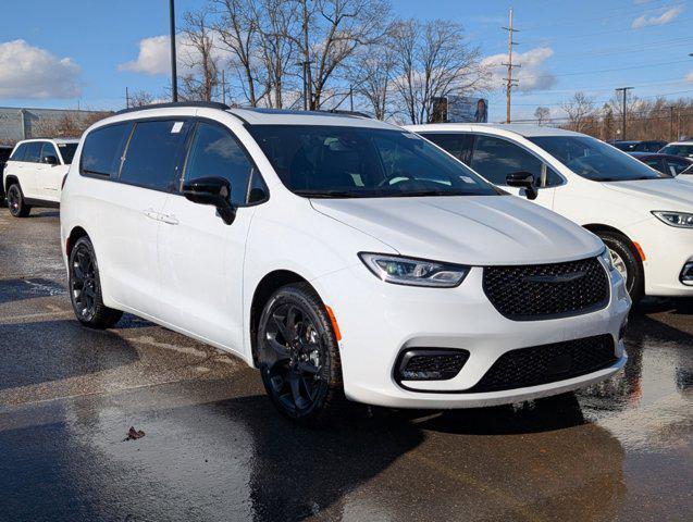 new 2025 Chrysler Pacifica car, priced at $48,735