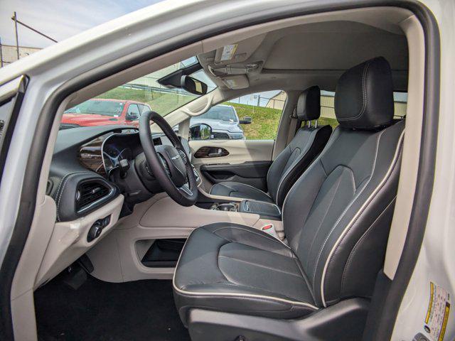 new 2024 Chrysler Pacifica car, priced at $42,385